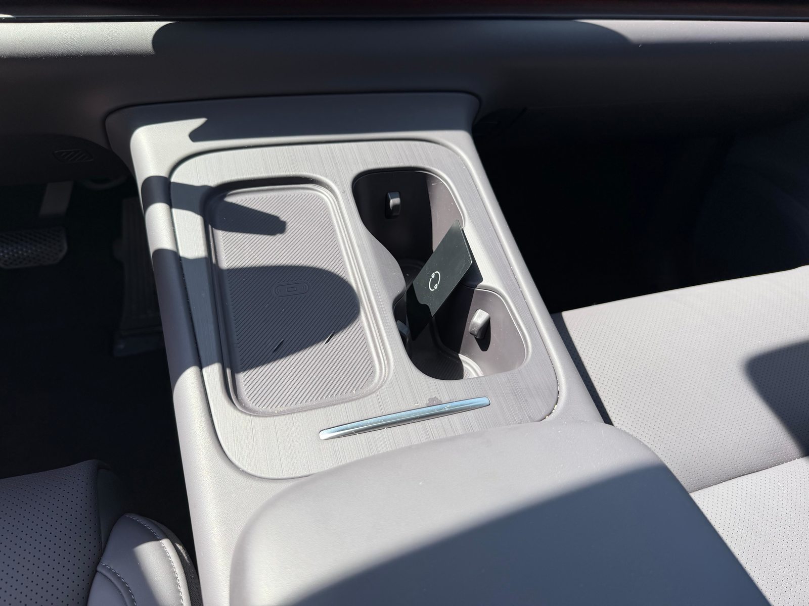 LEAPMOTOR C10 1.5 REEV Design, Voll-Hybrid Benzin/Elektro, Occasion / Gebraucht, Automatik - 6