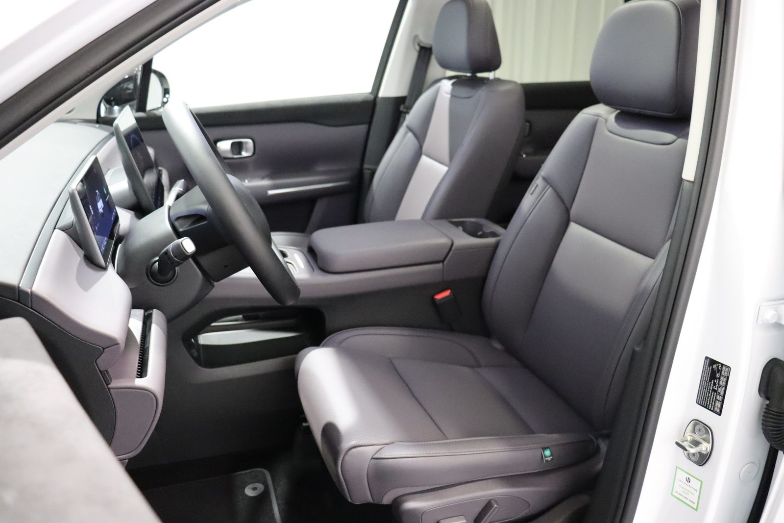 LEAPMOTOR C10 1.5 REEV Design, Hybride Intégral Essence/Électricité, Occasion / Utilisé, Automatique - 5