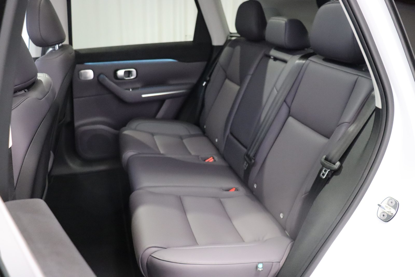 LEAPMOTOR C10 1.5 REEV Design, Hybride Intégral Essence/Électricité, Occasion / Utilisé, Automatique - 6
