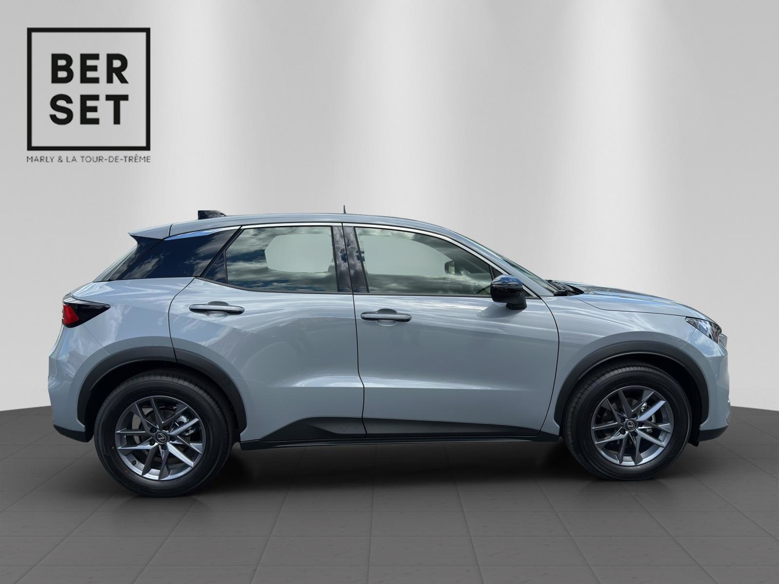 LEXUS LBX 1.5 Hybrid Impression, Full-Hybrid Petrol/Electric, New car, Automatic - 3