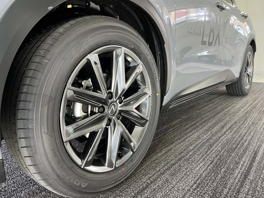 LEXUS LBX 1.5 Hybrid Relax AWD, Full-Hybrid Petrol/Electric, Ex-demonstrator, Automatic - 5