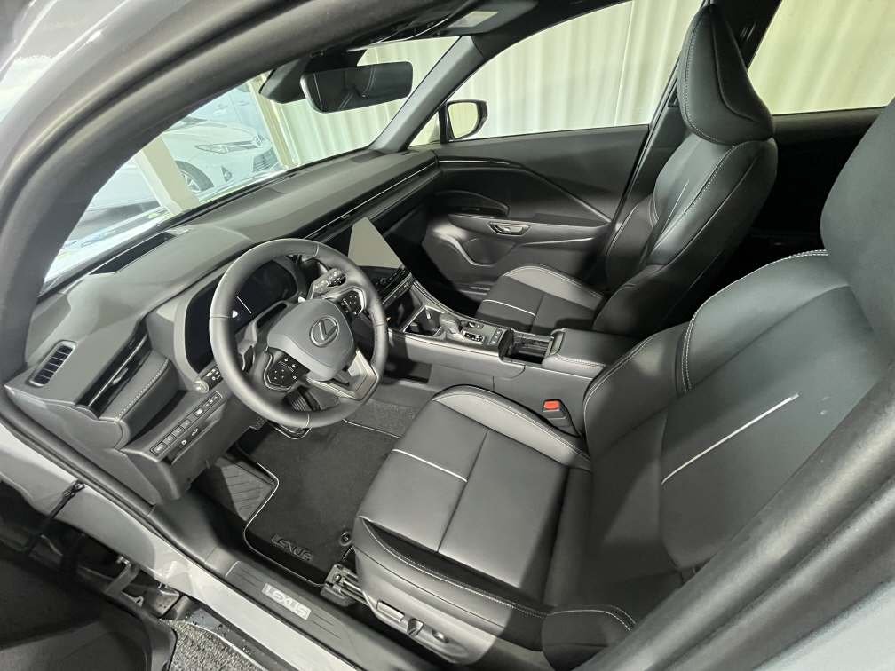 LEXUS LBX 1.5 Hybrid Relax AWD, Full-Hybrid Petrol/Electric, Ex-demonstrator, Automatic - 6