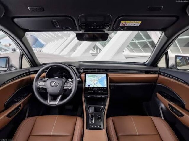LEXUS LBX FWD Relax CVT, Full-Hybrid Petrol/Electric, New car, Automatic - 2