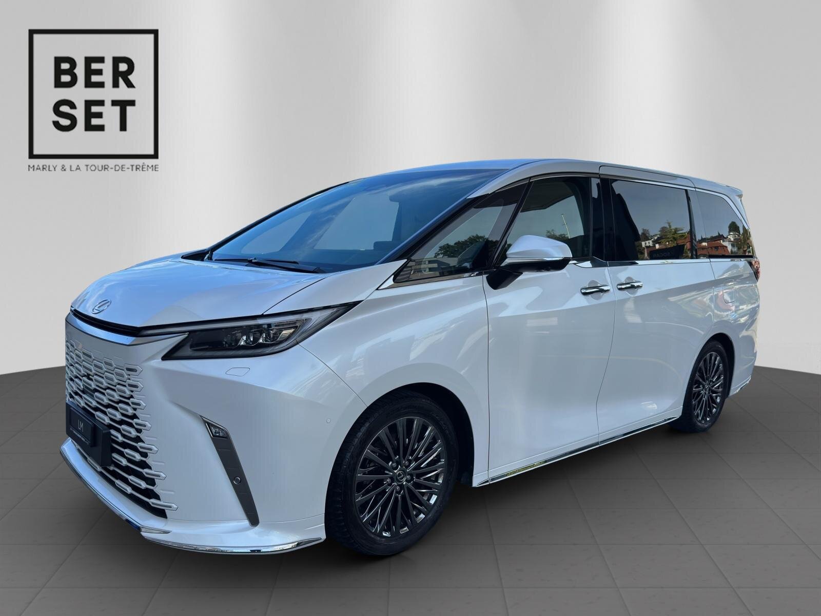 LEXUS LM 350h VIP
