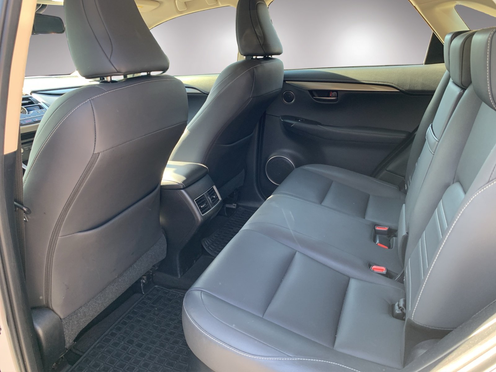 LEXUS NX 300h Comfort, Voll-Hybrid Benzin/Elektro, Occasion / Gebraucht, Automatik - 7