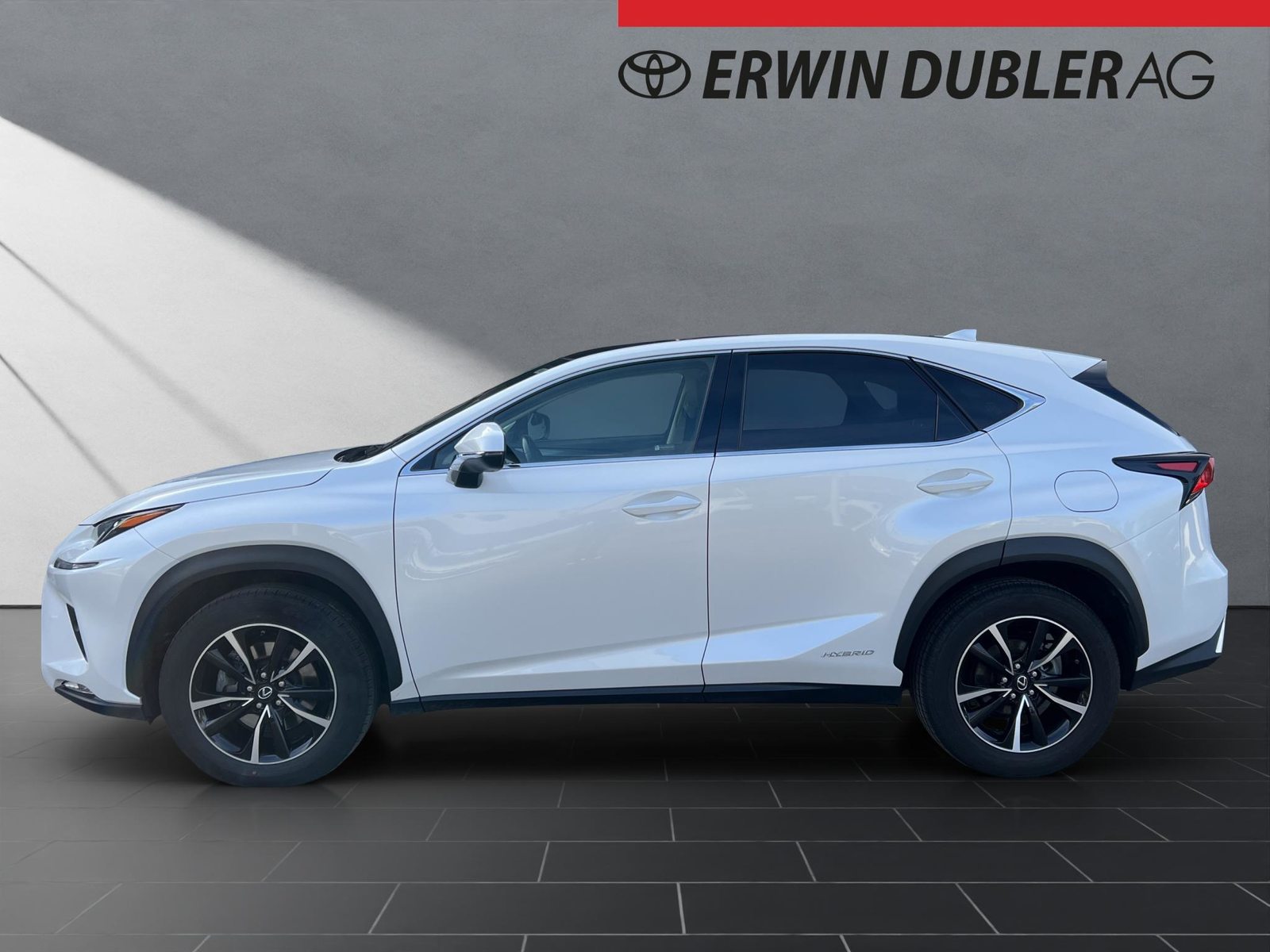LEXUS NX 300h, Voll-Hybrid Benzin/Elektro, Occasion / Gebraucht, Automatik - 2