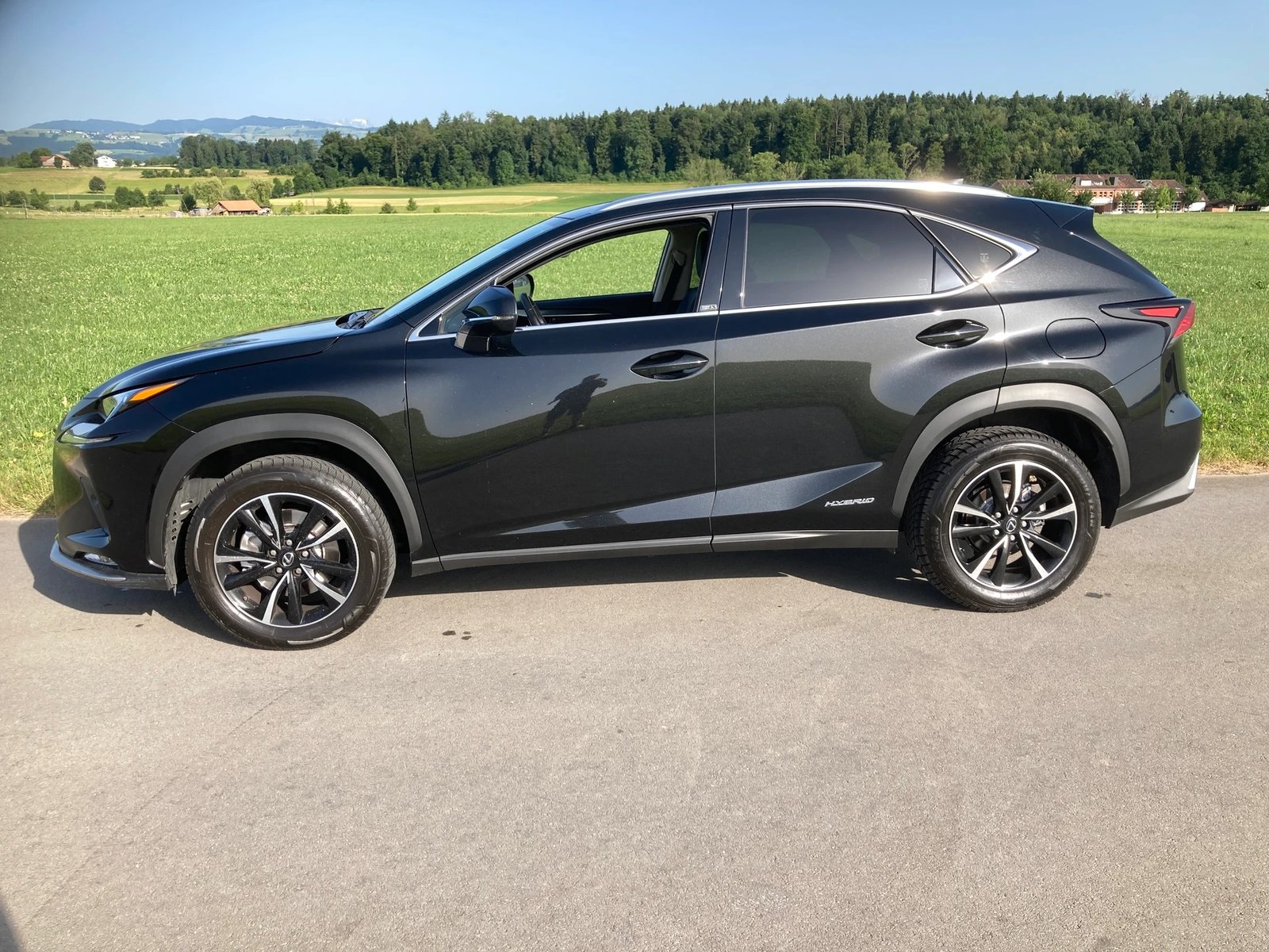 LEXUS NX 300h Celebrating 30 E-Four Automatic, Full-Hybrid Petrol/Electric, Second hand / Used, Automatic - 5