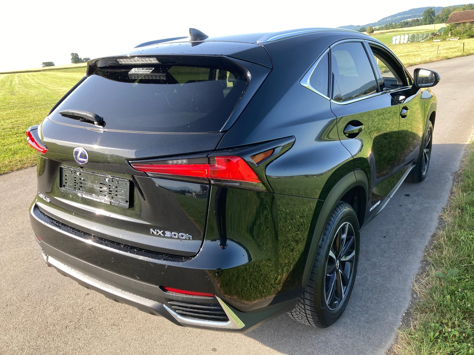 LEXUS NX 300h Celebrating 30 E-Four Automatic, Full-Hybrid Petrol/Electric, Second hand / Used, Automatic - 3