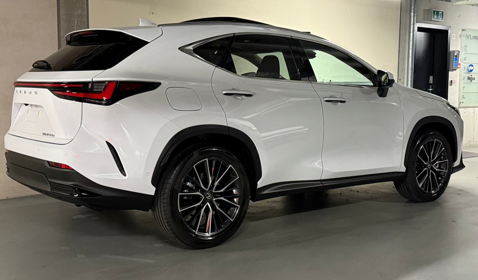 LEXUS NX 450h+ E-FOUR Excellence, Plug-in-Hybrid Benzin/Elektro, Neuwagen, Automat - 3