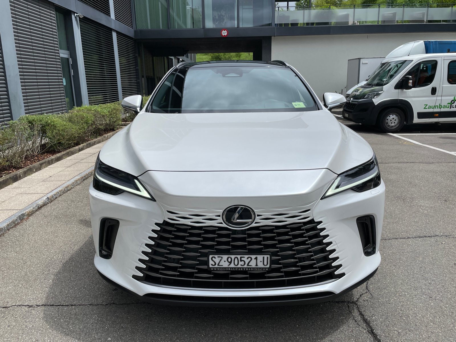 LEXUS RX 450h+ Excellence AWD PHEV, Hybride Rechargeable Essence/Électricité, Voiture nouvelle, Automatique - 2