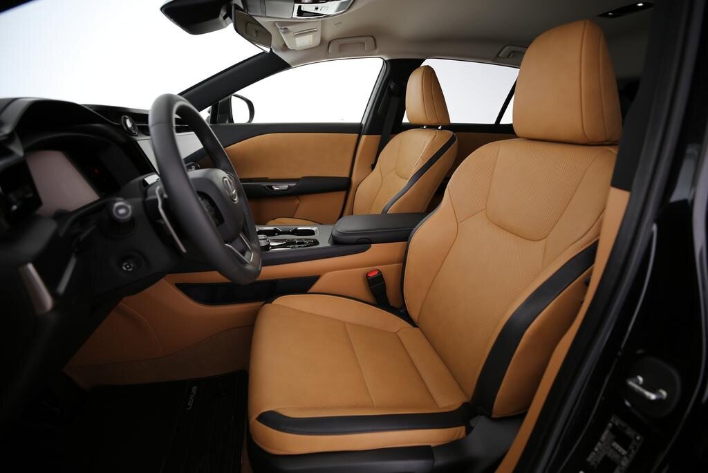 LEXUS RZ 450e Comfort, Elektro, Occasion / Gebraucht, Automatik - 4