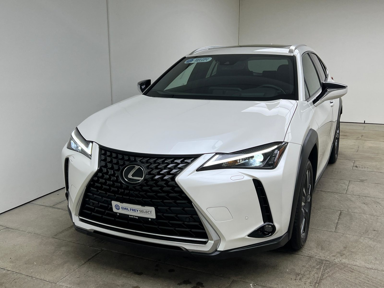 LEXUS UX 250h Comfort / ab 3,99% Leasing bei Abschluss einer Prote