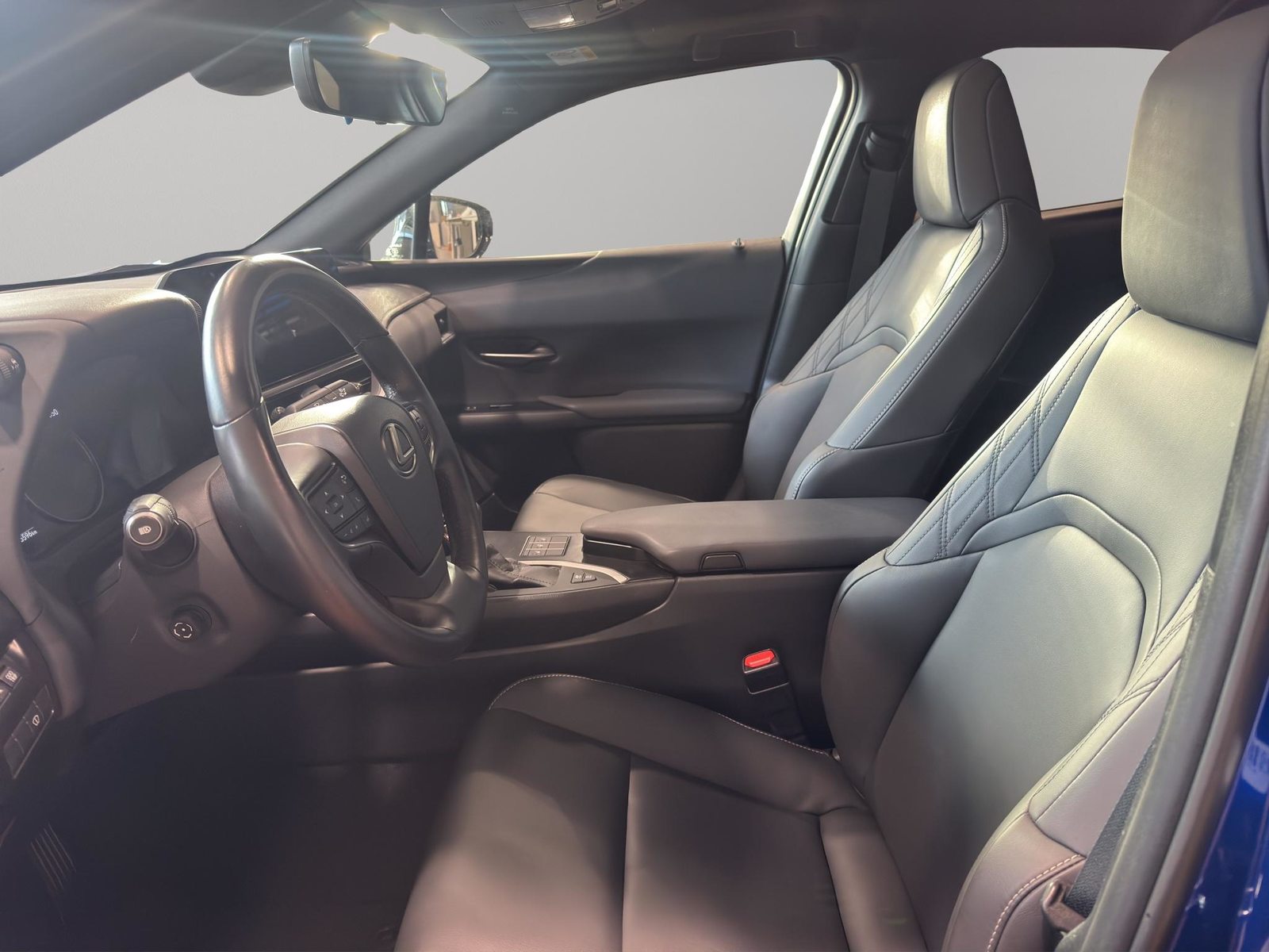 LEXUS UX 250h F-Line, Full-Hybrid Petrol/Electric, Second hand / Used, Automatic - 7