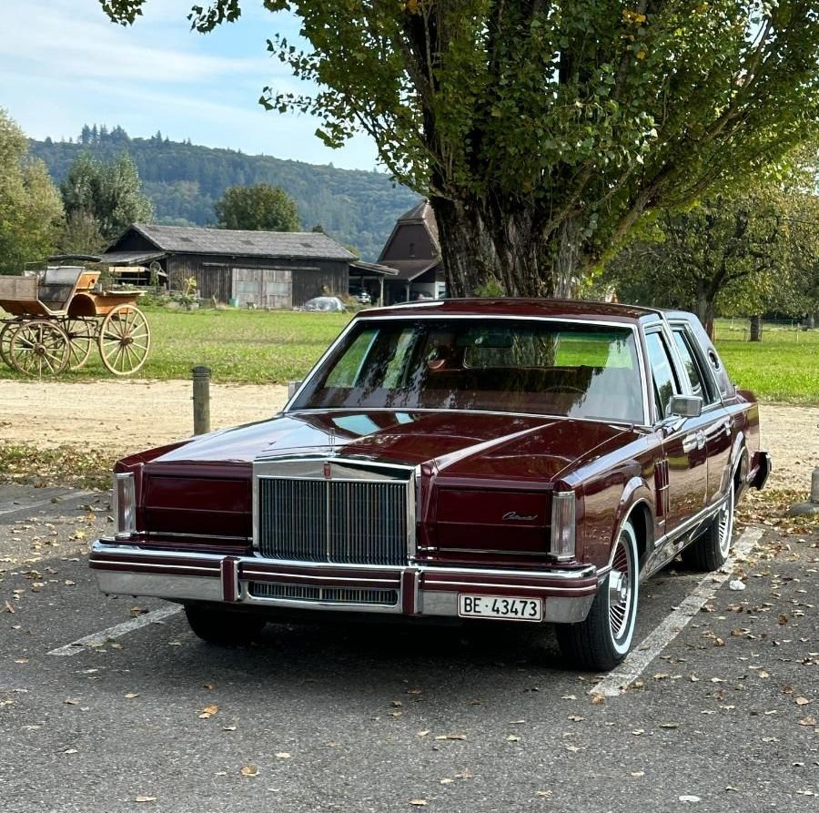 LINCOLN Continental Mark VI Signature Series