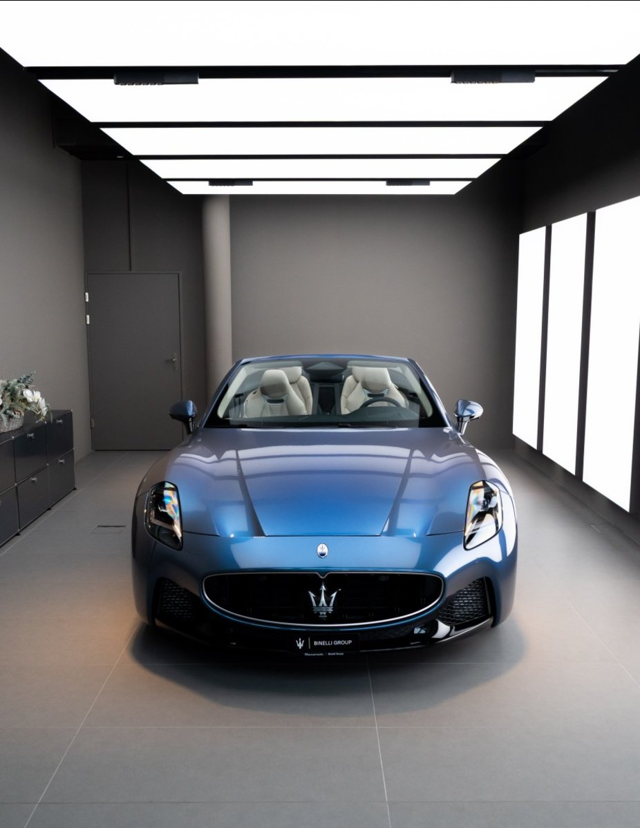 MASERATI GranCabrio Modena - Azzurro Astro Glossy - FUORISERIE