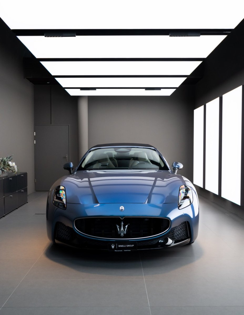 MASERATI GranCabrio Modena - Azzurro Astro Glossy - FUORISERIE, Essence, Voiture nouvelle, Automatique - 2