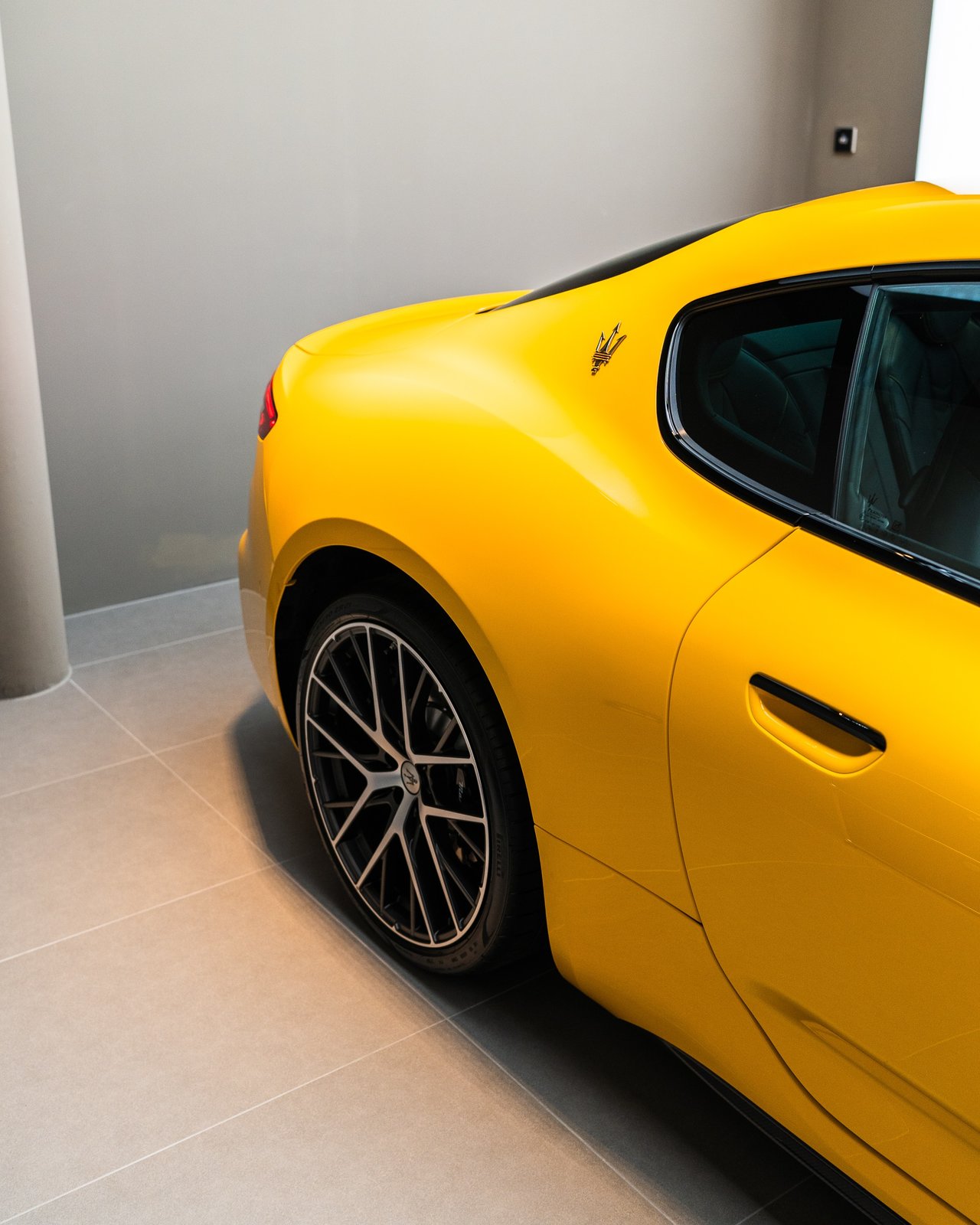 MASERATI GranTurismo Trofeo Automatica -Giallo Corse FUORISE, Benzin, Occasion / Gebraucht, Automatik - 4
