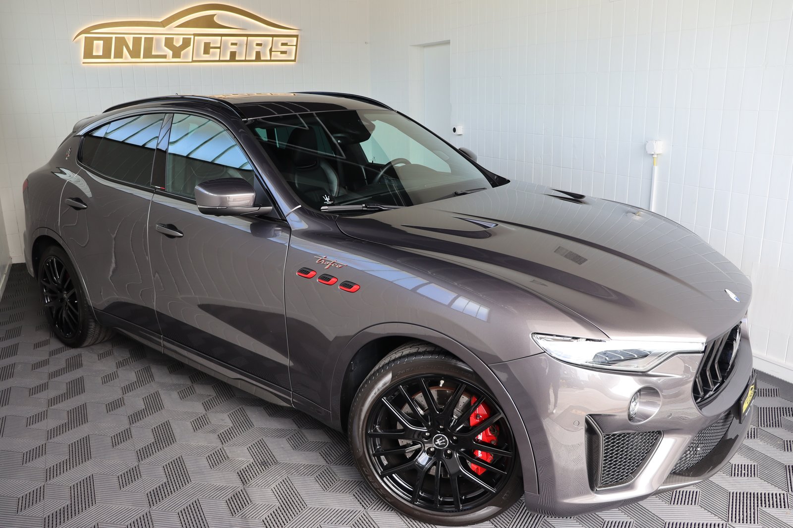 MASERATI Levante 3.8 V8 Trofeo Q4 Automatica, Benzin, Occasion / Gebraucht, Automatik - 7