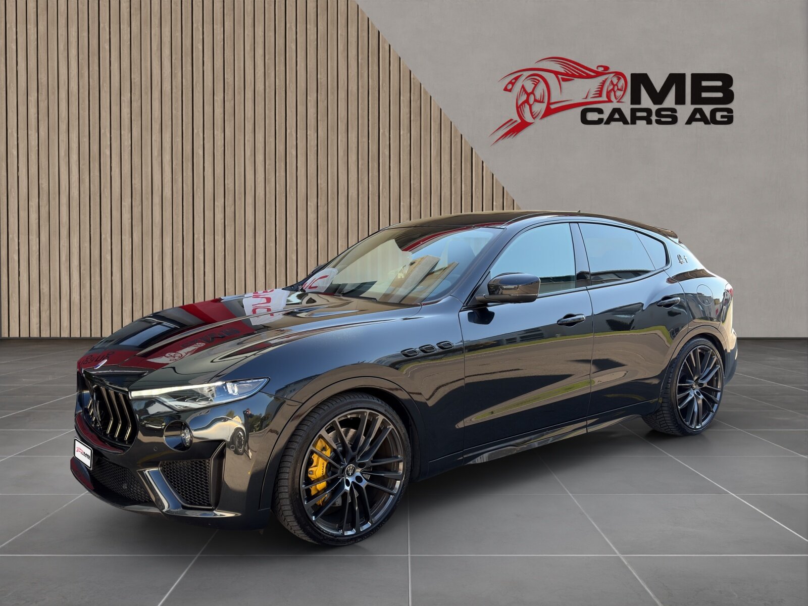 MASERATI Levante 3.8 V8 Trofeo Q4 Automatica / Carbon innen und auss