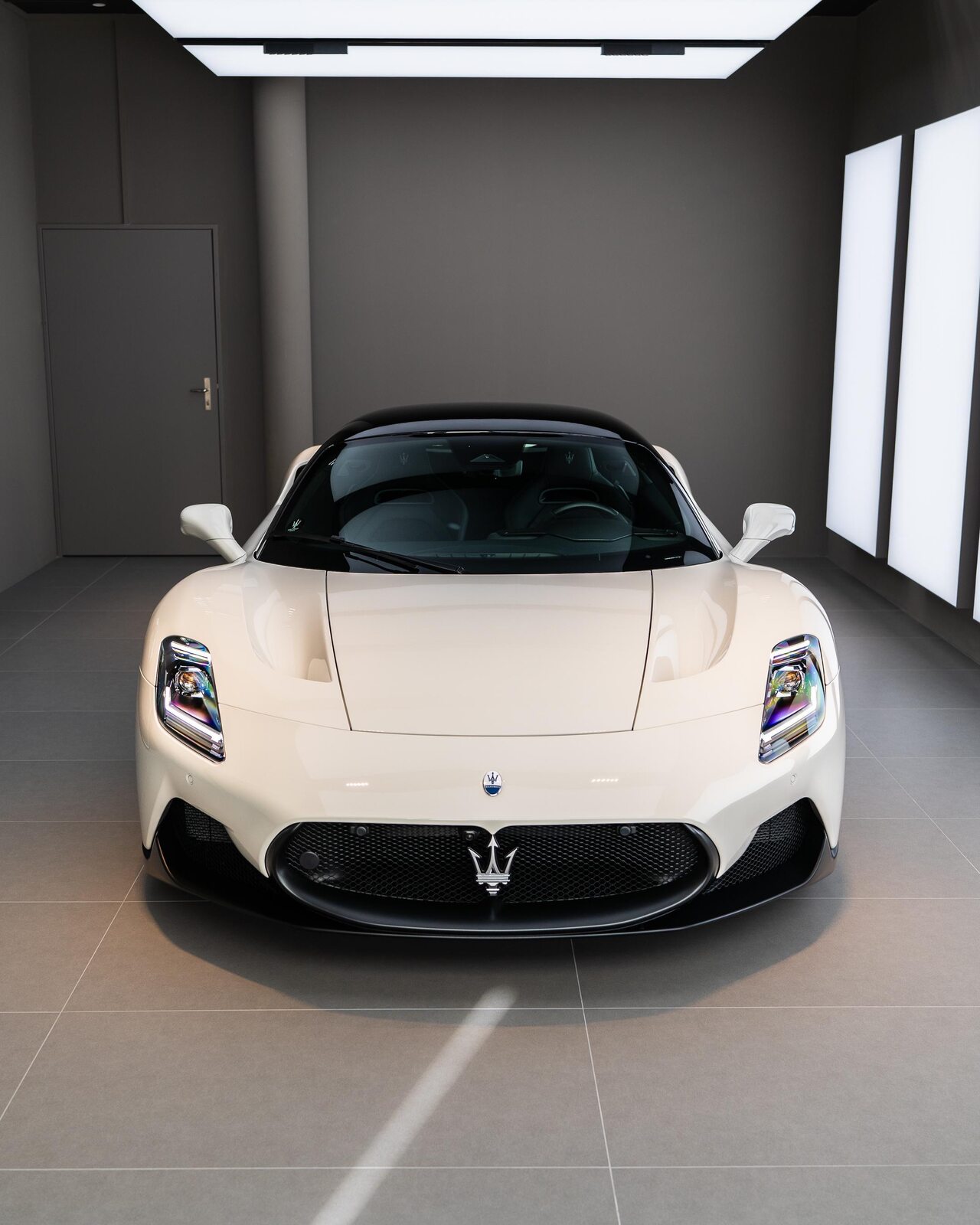 MASERATI MC20 - Bianco Alabastro FUORISERIE