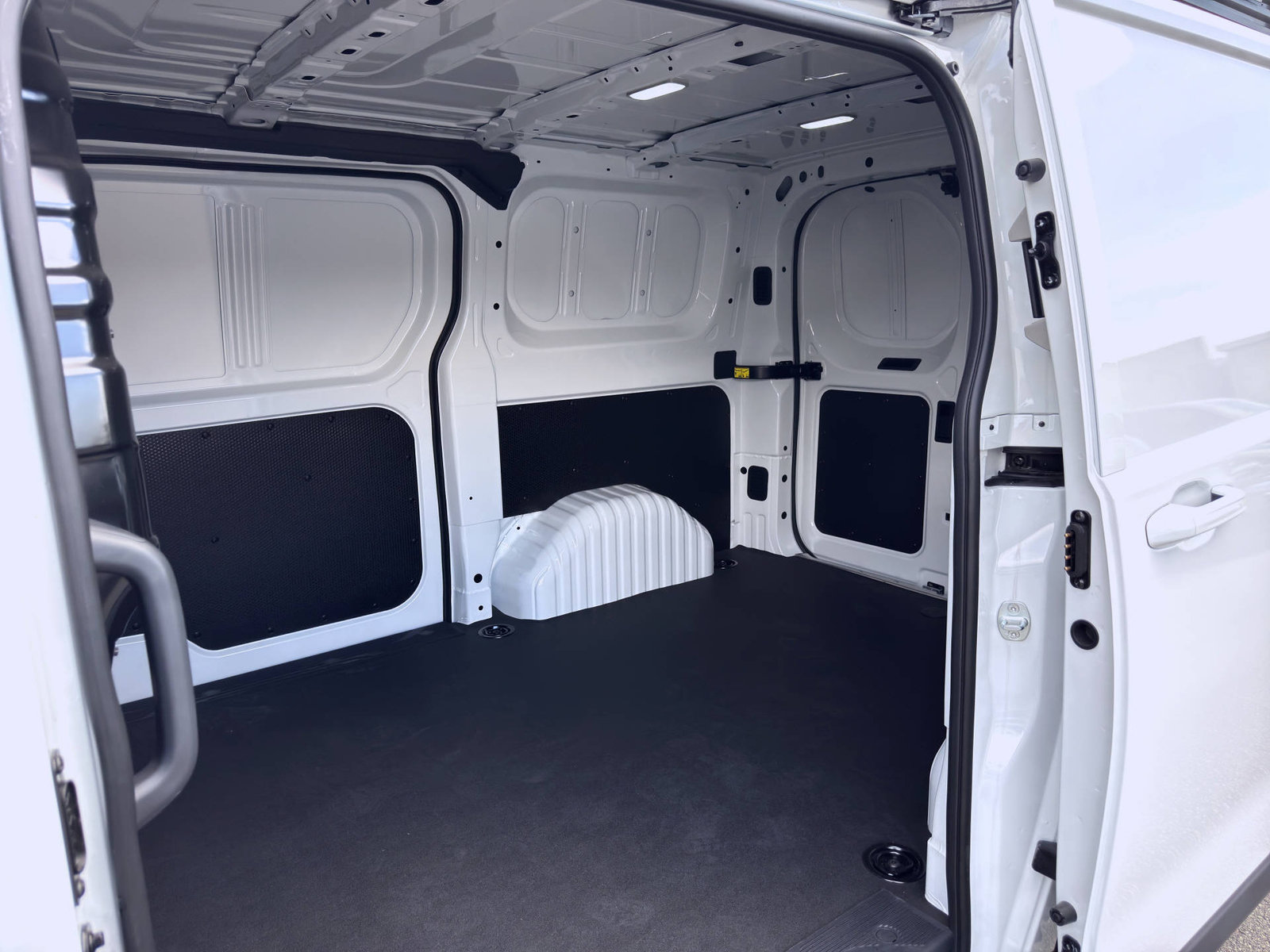 MAXUS Deliver 7 Kaw. L1H1 2.0 TD Base, Diesel, New car, Manual - 7