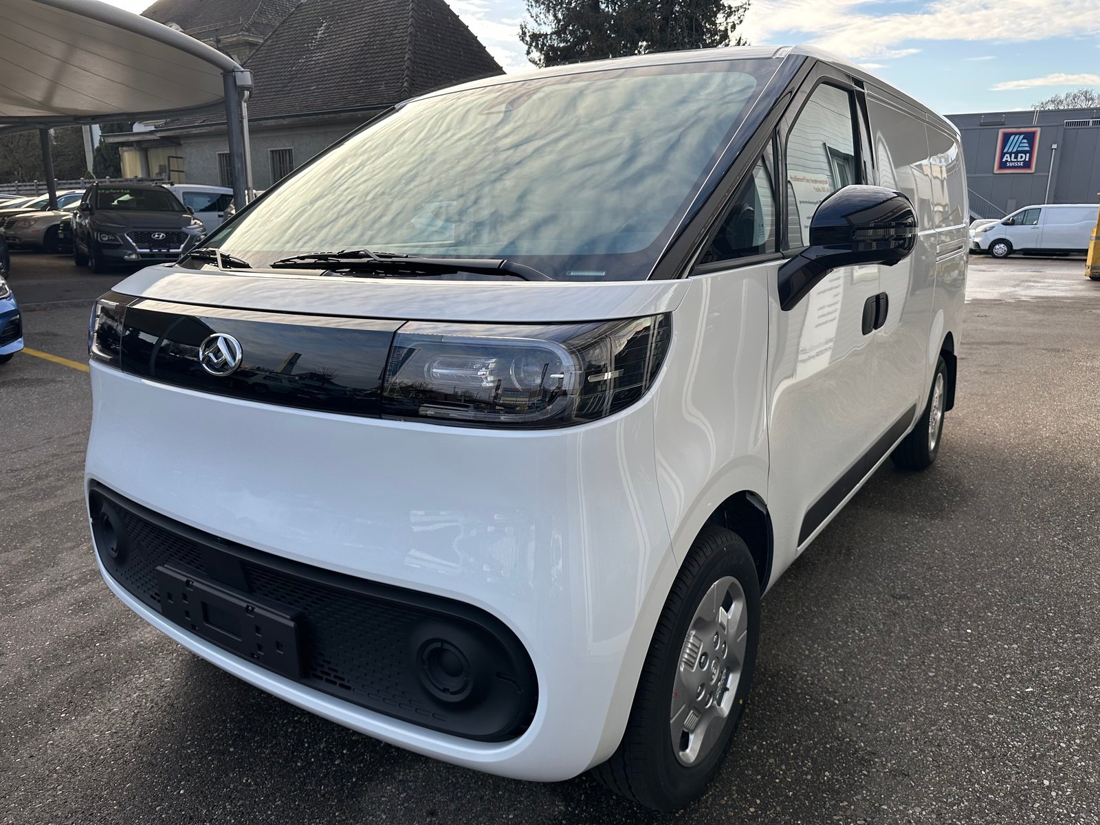 MAXUS eDeliver 5 L1 64kWh, Electric, New car, Automatic - 3