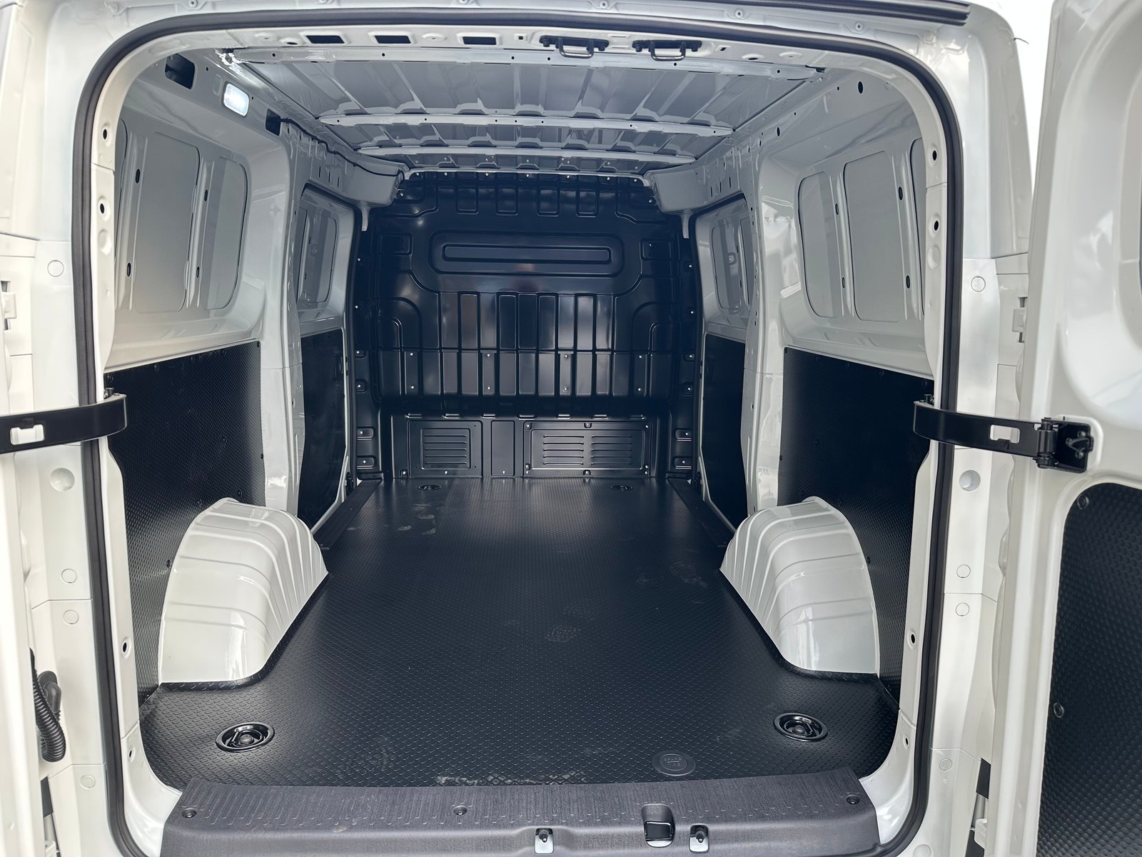MAXUS eDeliver 5 L1 64kWh, Electric, New car, Automatic - 7
