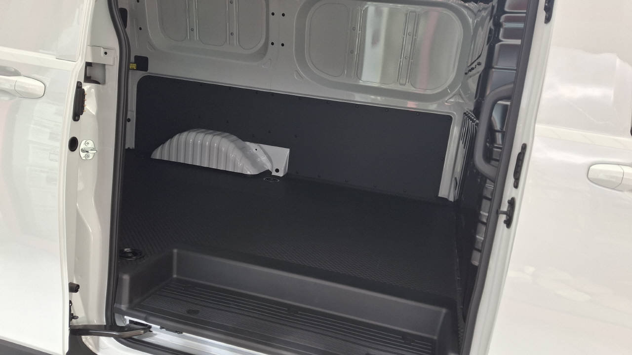 MAXUS eDeliver 7 Kaw. L1 E-Motor 88kWh AWD, Électrique, Voiture nouvelle, Automatique - 4