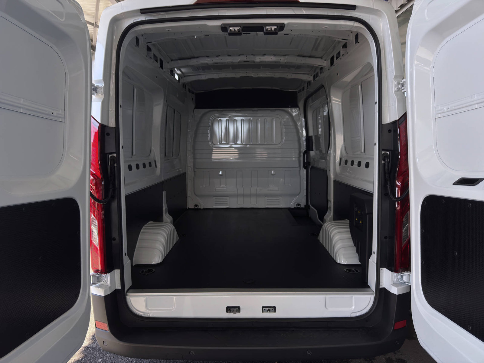 MAXUS eDeliver 9 Kaw. L3H2 88kWh, Électrique, Voiture nouvelle, Automatique - 7
