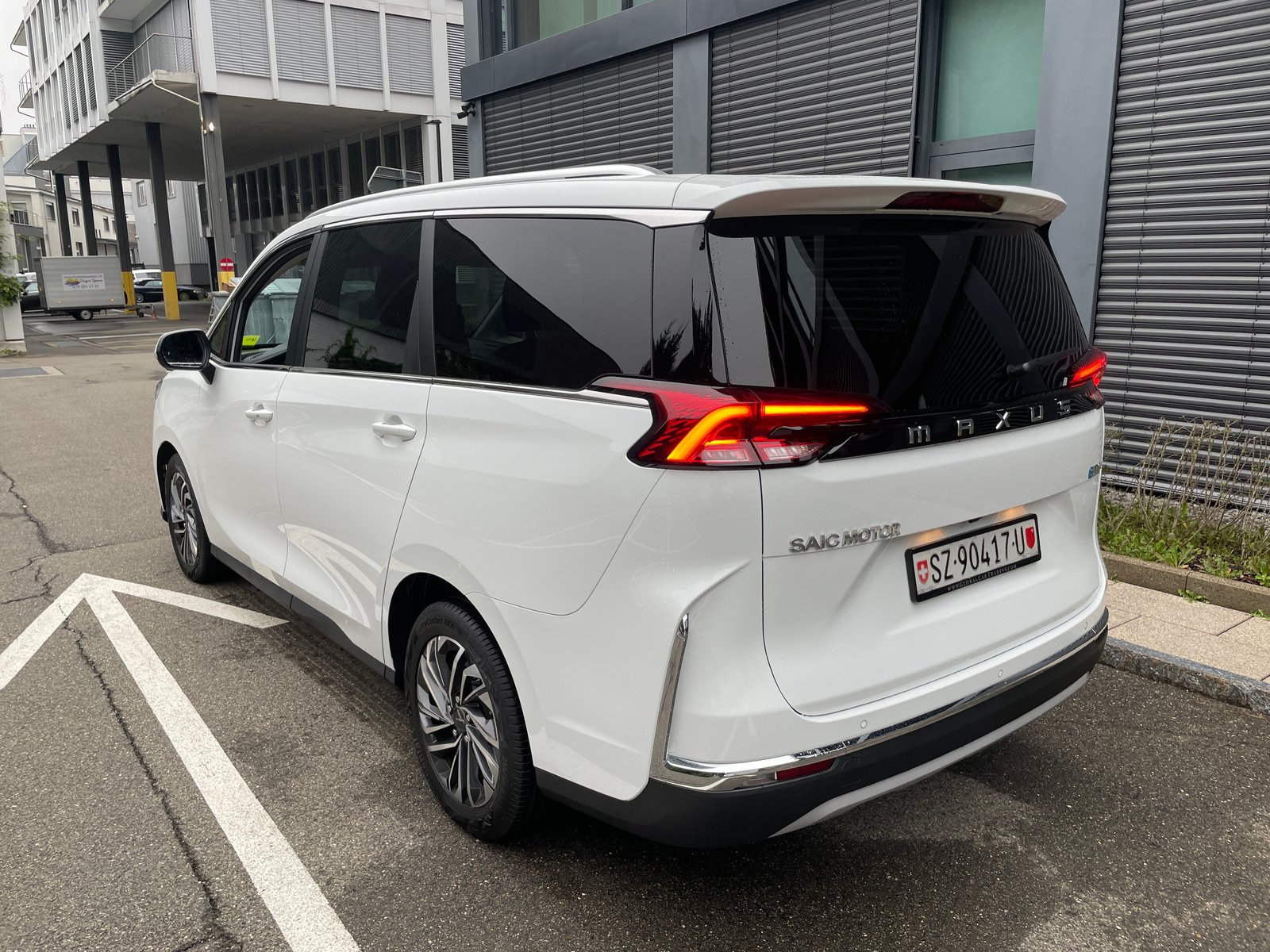 MAXUS eUniq 5 Grand Wagon 6-Sitzer 70kWh, Elektro, Neuwagen, Automatik - 3