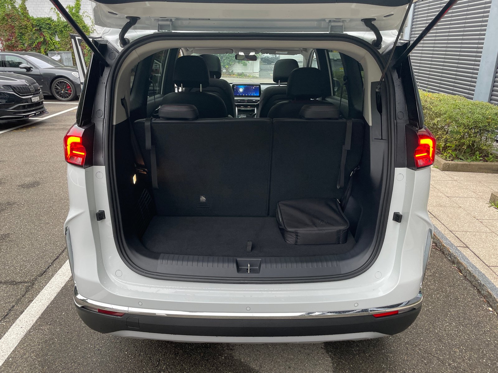 MAXUS eUniq 5 Grand Wagon 6-Sitzer 70kWh, Elektro, Neuwagen, Automatik - 5