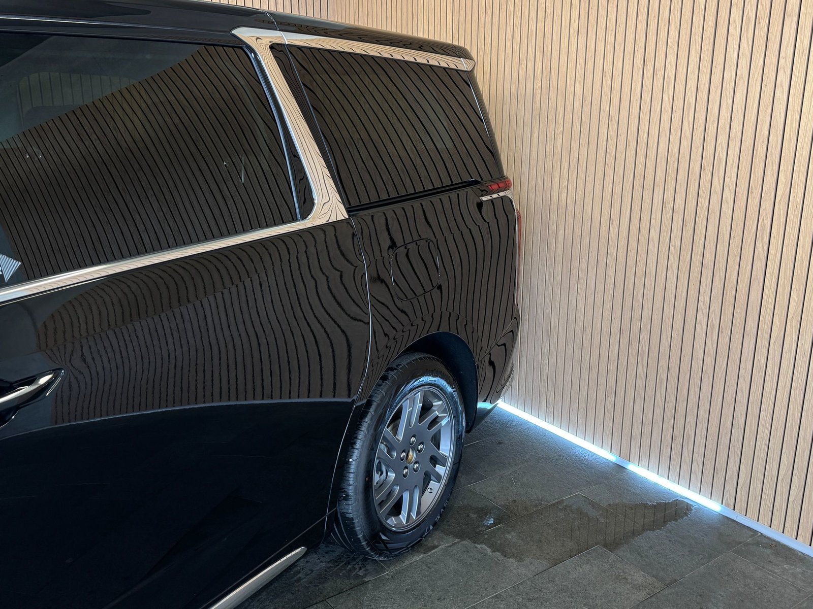 MAXUS Mifa 9 Premium 90kWh *Obsidian Schwarz*, Elektro, Neuwagen, Automatik - 6