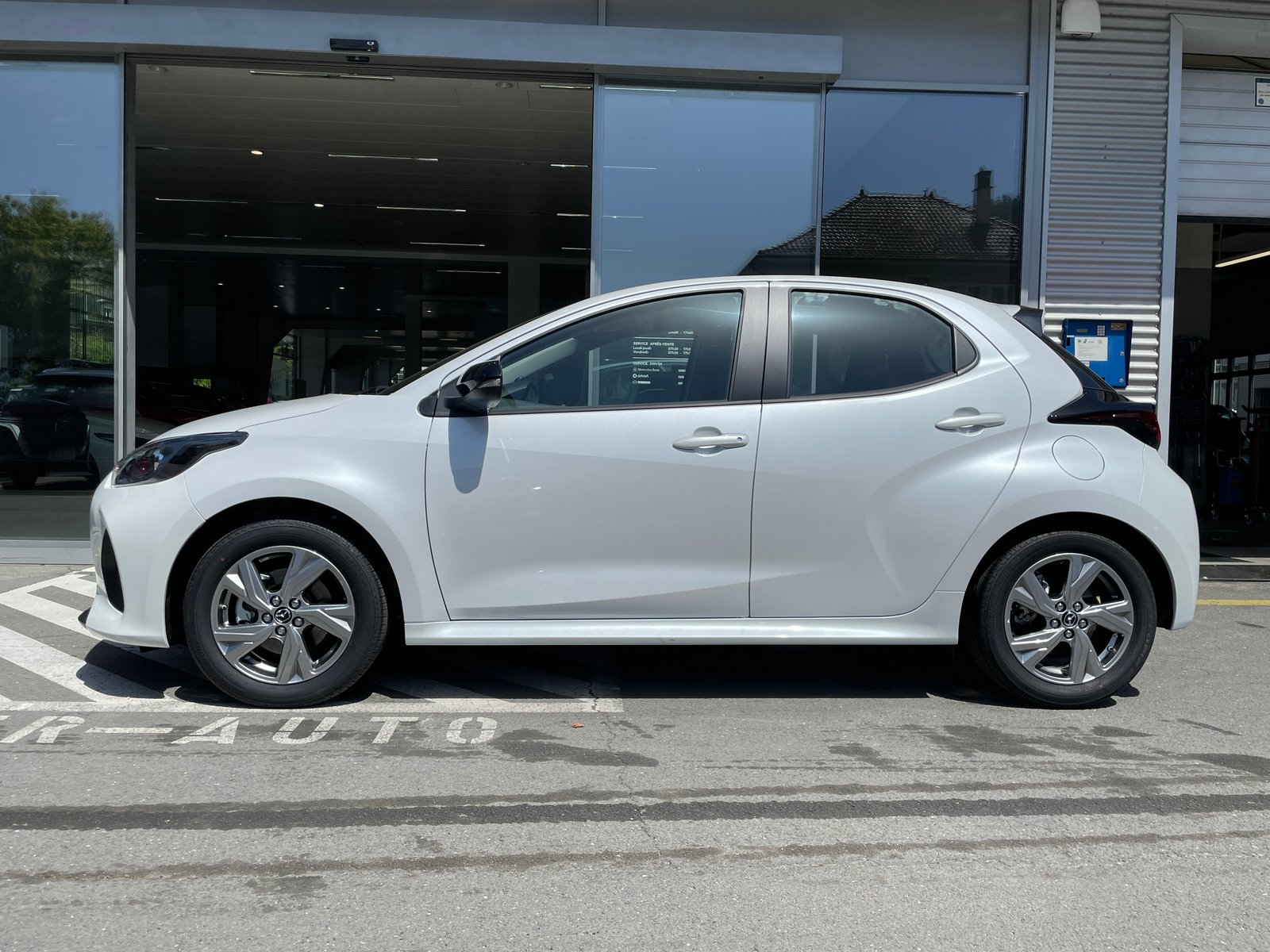 MAZDA 2 Hybrid Exclusive-line, Hybride Intégral Essence/Électricité, Voiture nouvelle, Automatique - 4