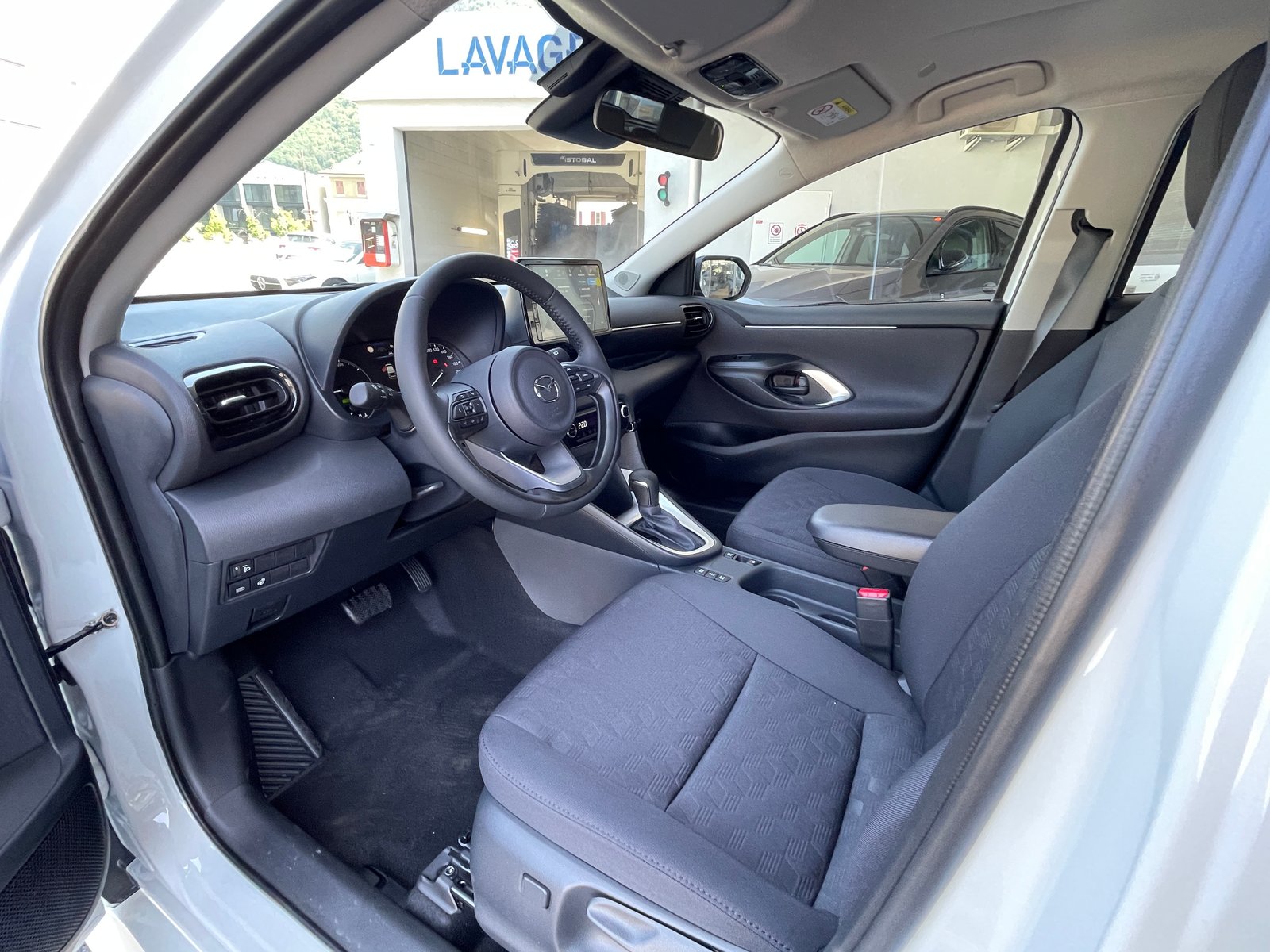 MAZDA 2 Hybrid Exclusive-line, Hybride Intégral Essence/Électricité, Voiture nouvelle, Automatique - 7