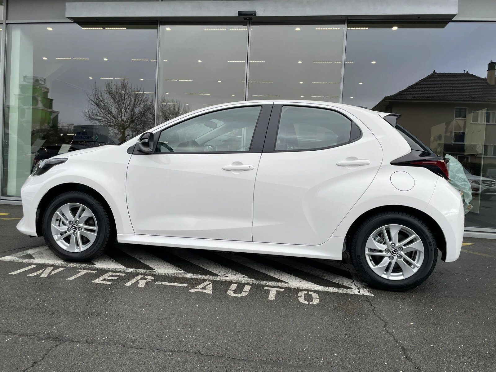 MAZDA 2 Hybrid Prime-line, Full-Hybrid Petrol/Electric, New car, Automatic - 4