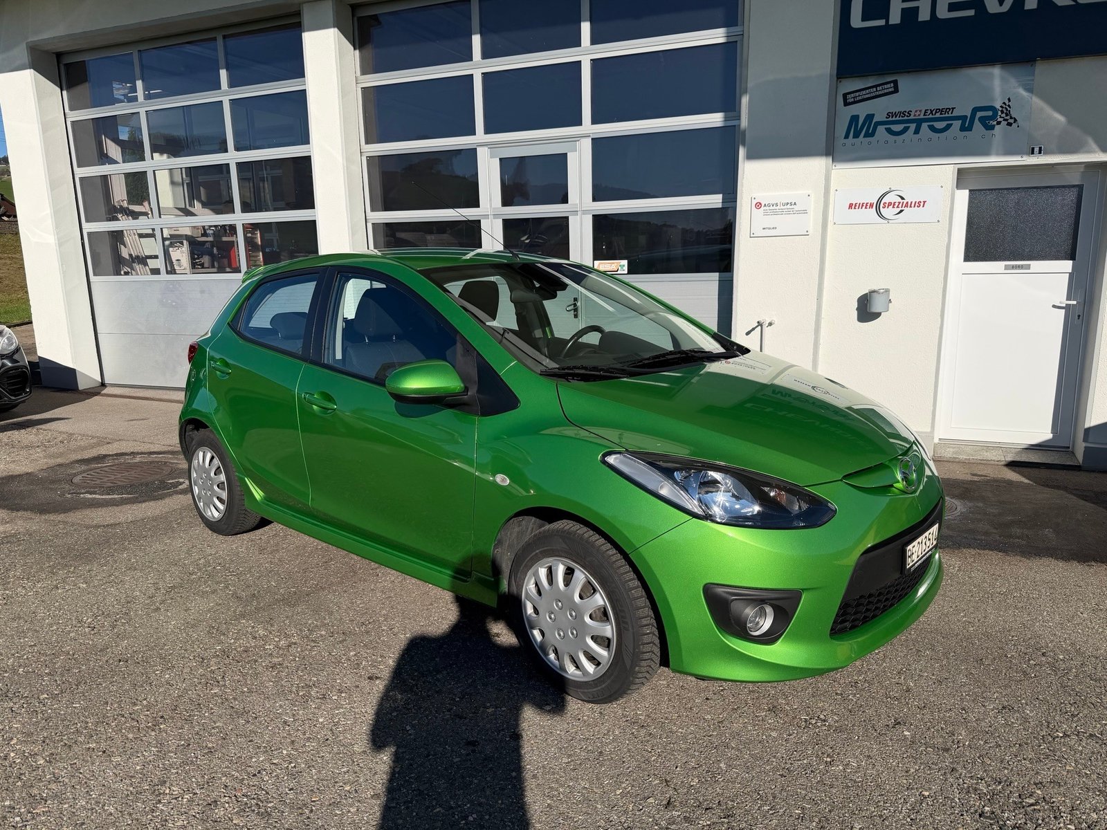 MAZDA 2 1.5i 16V Sport, Petrol, Second hand / Used, Manual - 2