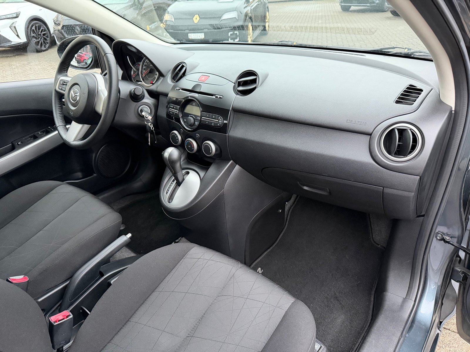 MAZDA 2 1.5i 16V Exclusive Automatic, Petrol, Second hand / Used, Automatic - 6