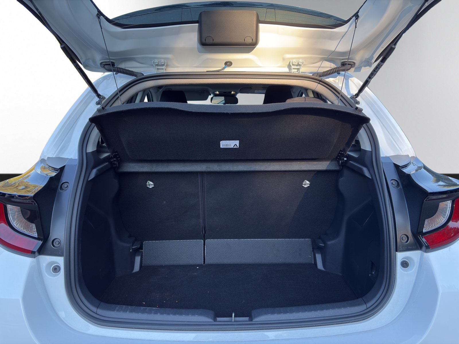MAZDA 2 Hybrid Centre-line, Hybride Integrale Benzina/Elettrica, Occasioni / Usate, Automatico - 7