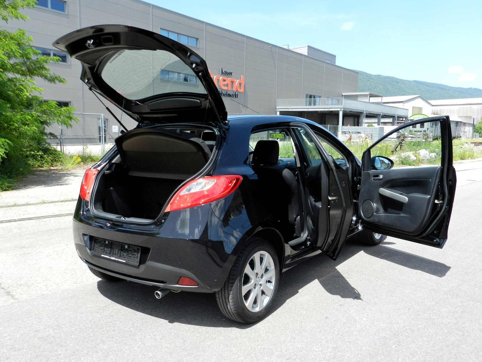 MAZDA 2 1.3i 16V Exclusive, Petrol, Second hand / Used, Manual - 4