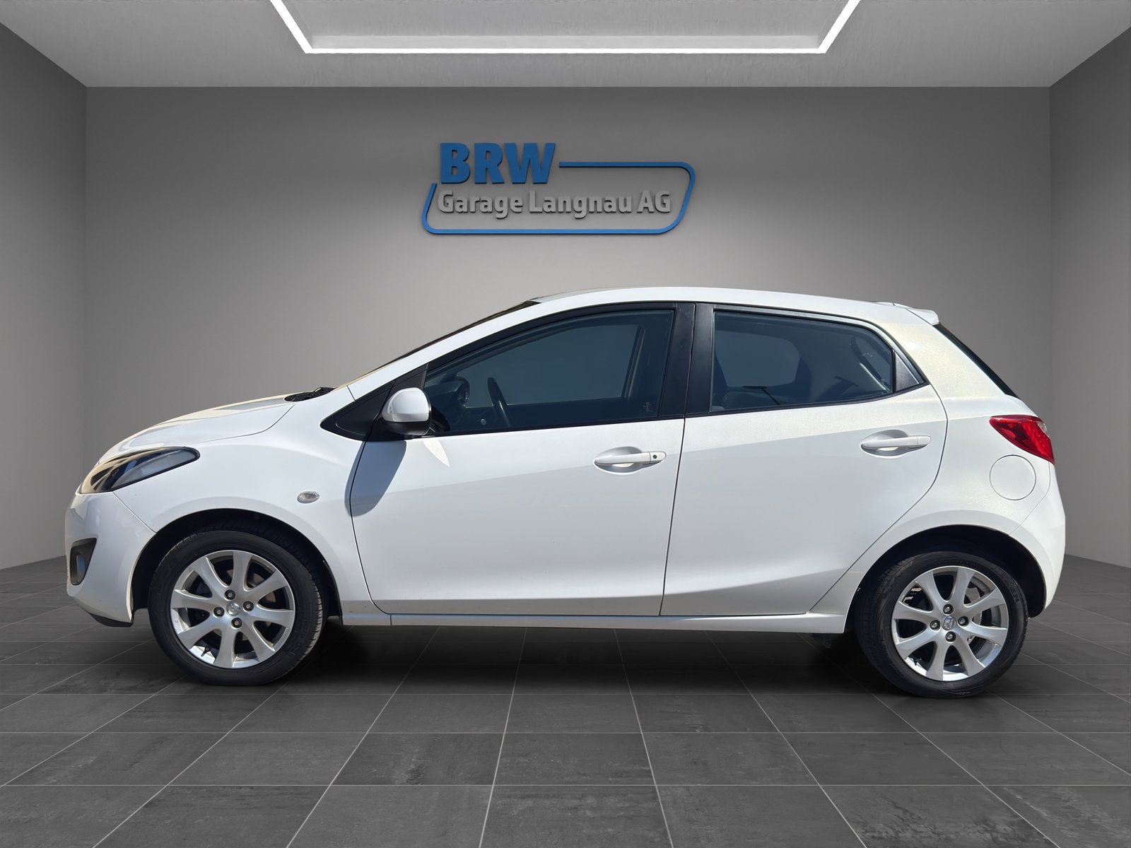 MAZDA 2 1.5i 16V Exclusive Automatic, Petrol, Second hand / Used, Automatic - 2