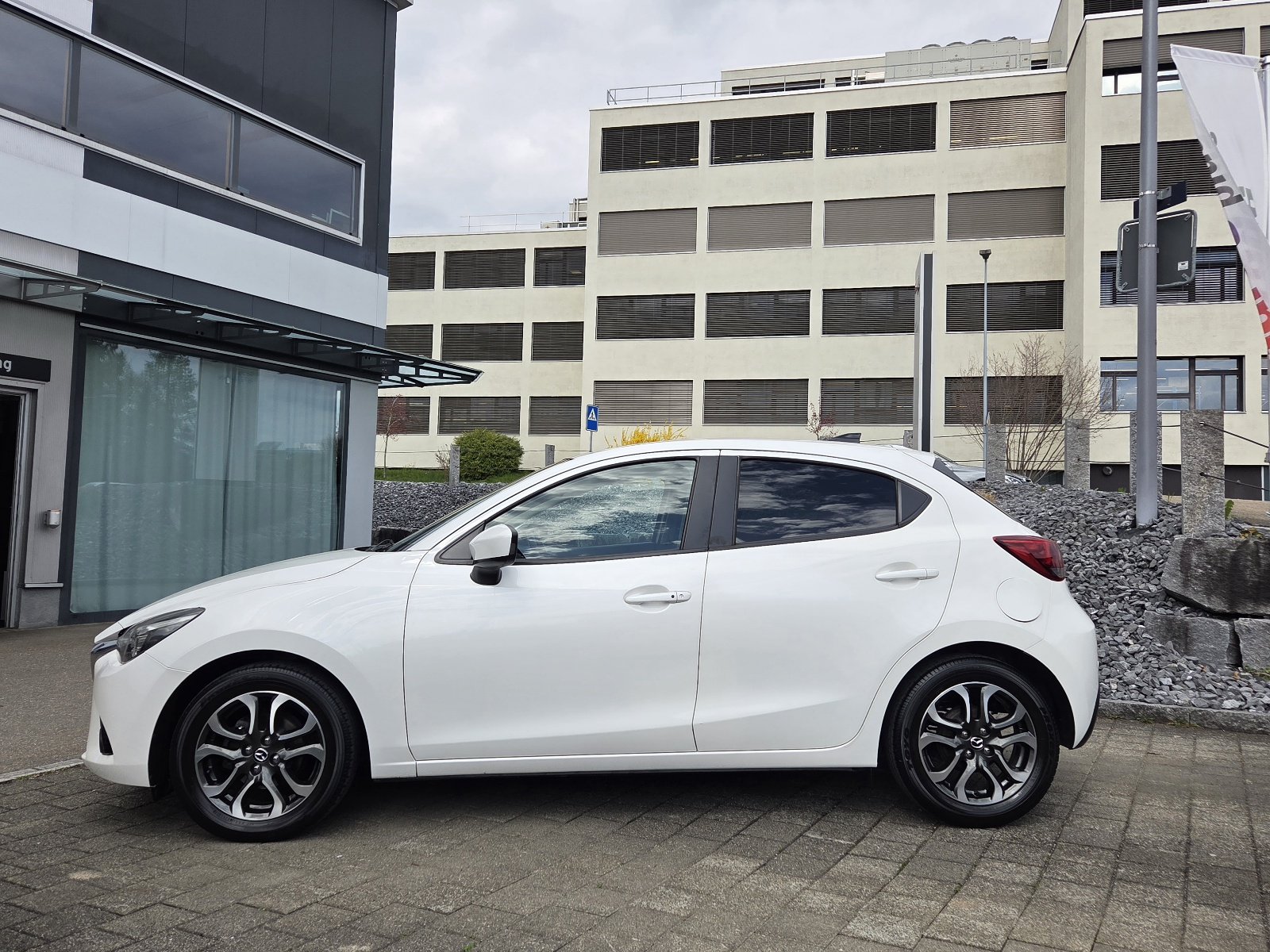 MAZDA 2 1.5 90 Revolution, Essence, Occasion / Utilisé, Automatique - 2
