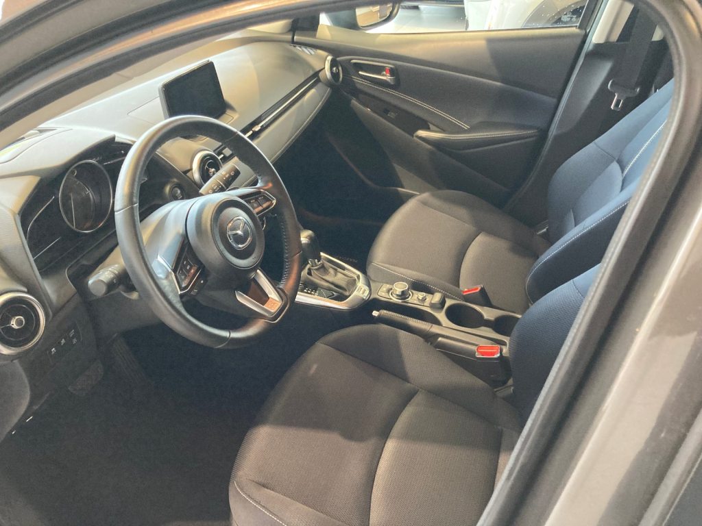MAZDA 2 1.5 90 Revolution, Essence, Occasion / Utilisé, Automatique - 7
