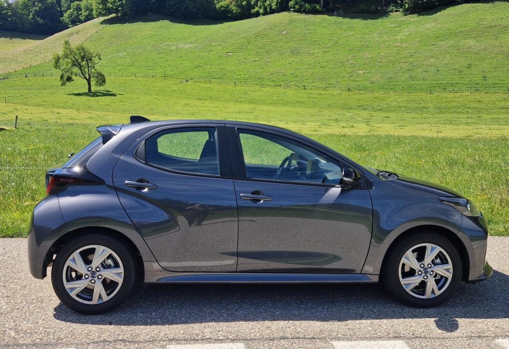 MAZDA 2 1.5 Hybrid Exclusive-Line, Voll-Hybrid Benzin/Elektro, Occasion / Gebraucht, Automatik - 2