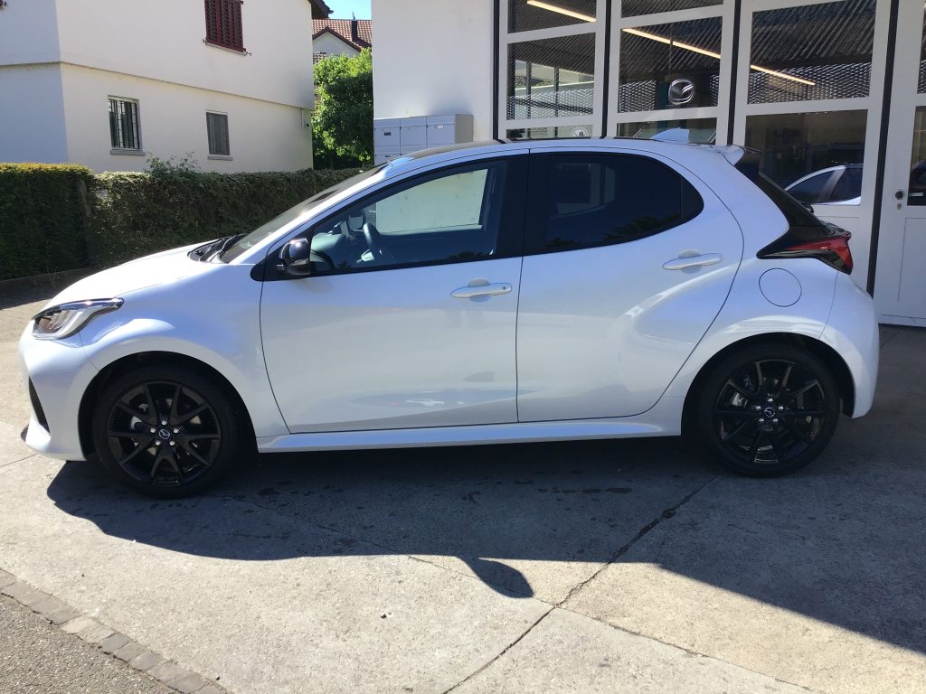 MAZDA 2 1.5 Hybrid Homura Plus, Hybride Intégral Essence/Électricité, Voiture de démonstration, Automatique - 3
