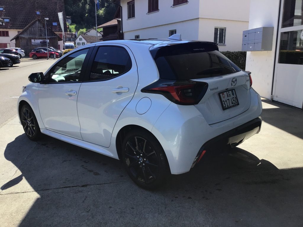 MAZDA 2 1.5 Hybrid Homura Plus, Hybride Intégral Essence/Électricité, Voiture de démonstration, Automatique - 4