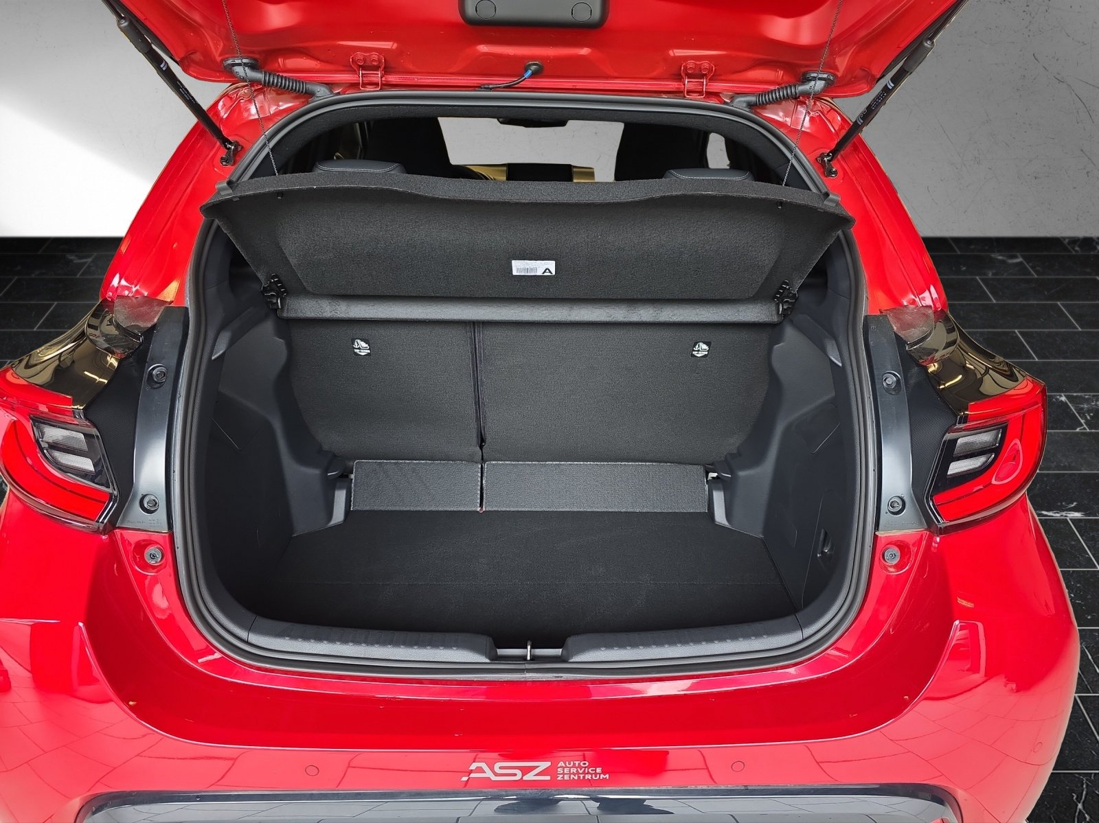 MAZDA 2 1.5 Hybrid Homura, Hybride Intégral Essence/Électricité, Voiture de démonstration, Automatique - 5