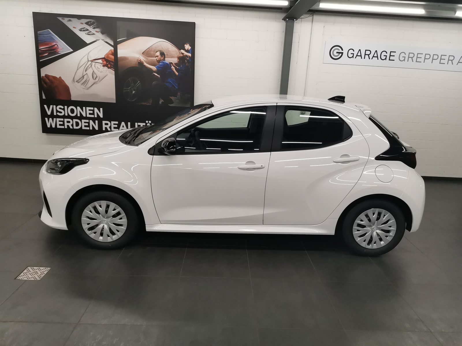 MAZDA 2 1.5 Hybrid Prime-Line, Full-Hybrid Petrol/Electric, Ex-demonstrator, Automatic - 3