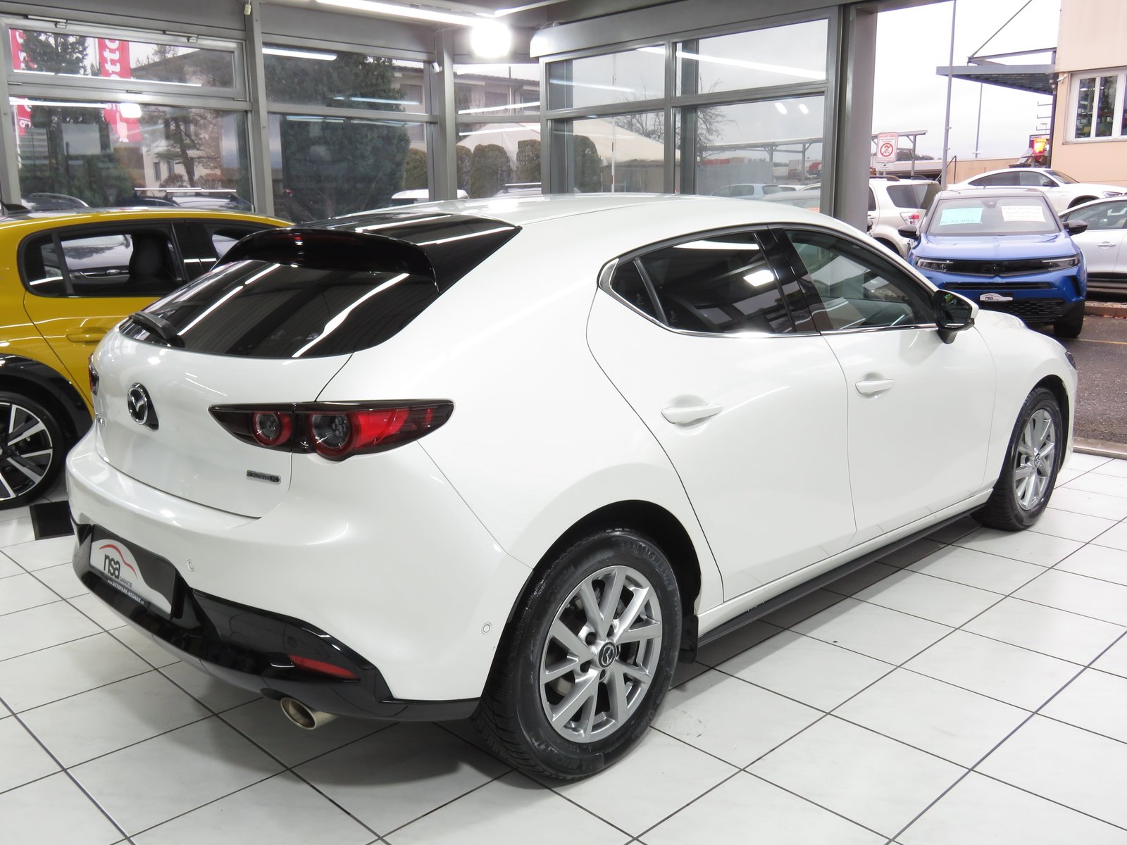 MAZDA 3 Hatchback SKYACTIV-X M Hybrid 180 Ambition Automat, Mild-Hybrid Petrol/Electric, Second hand / Used, Automatic - 4