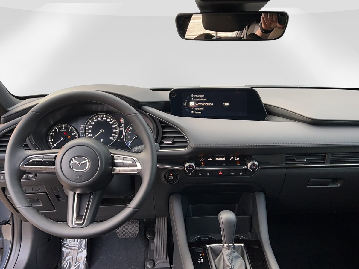 MAZDA Ambition +4, Essence, Voiture de démonstration, Automatique - 6