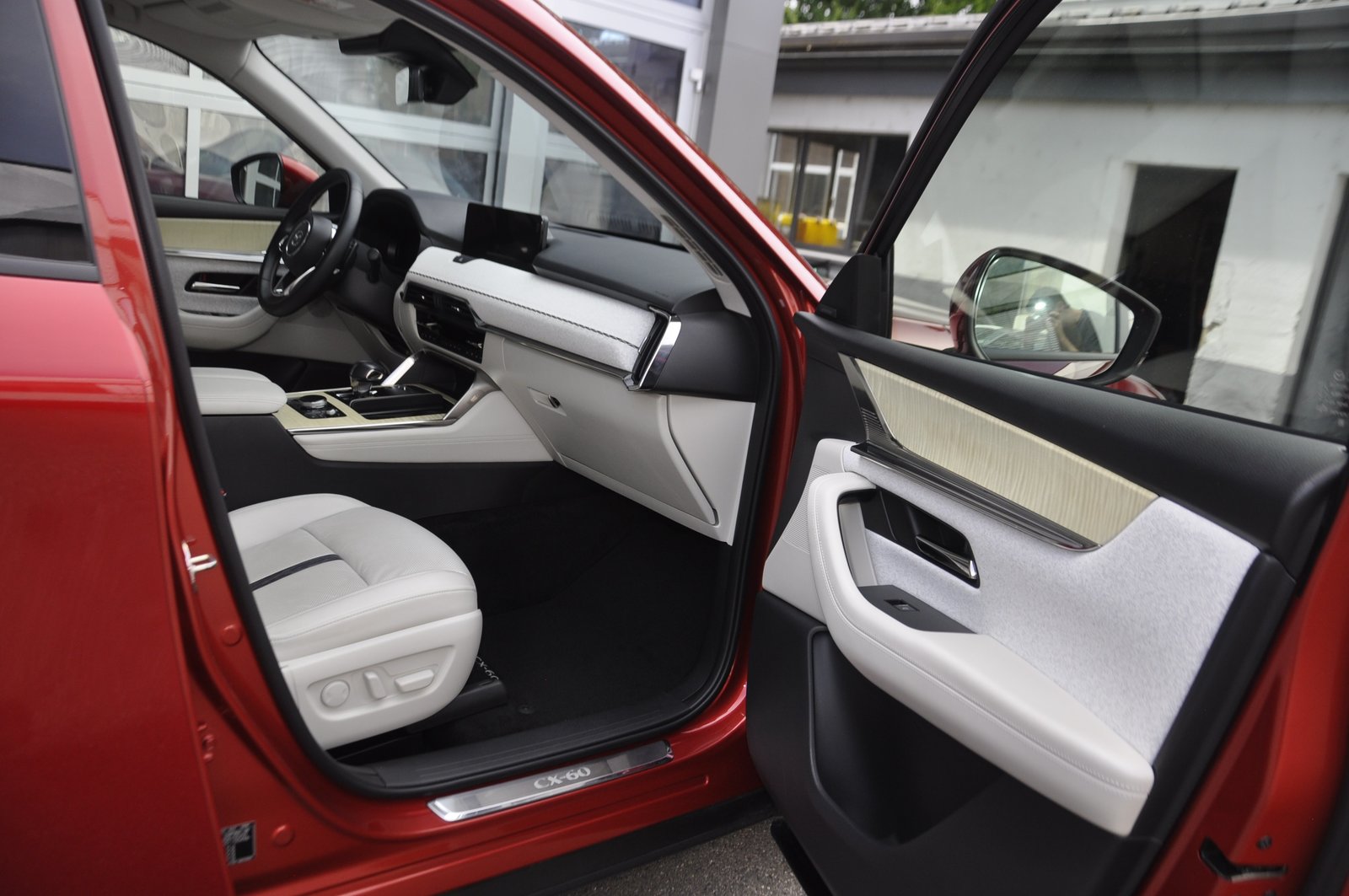 MAZDA CX-60 e-Skyactiv PHEV 327 AWD Takumi, Plug-in-Hybrid Benzin/Elektro, Occasion / Gebraucht, Automatik - 7